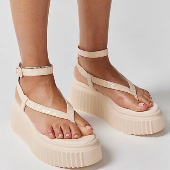 **CIRCUS NY Women's Elana Platform Sandals** - Picture 7 of 8